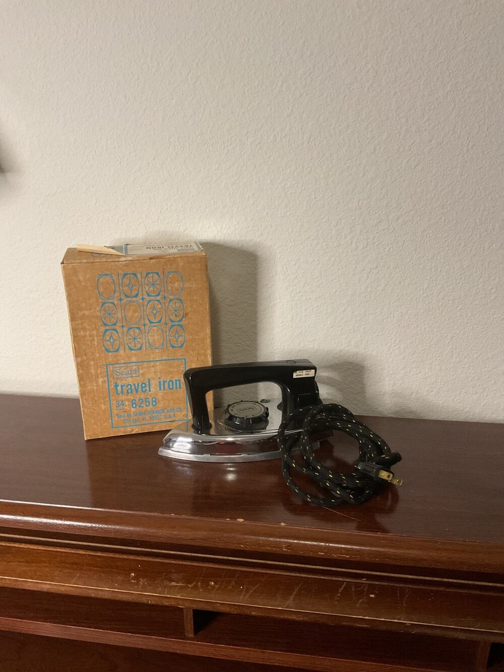 Vintage in box sears roebuck travel iron (untested, no water tank)